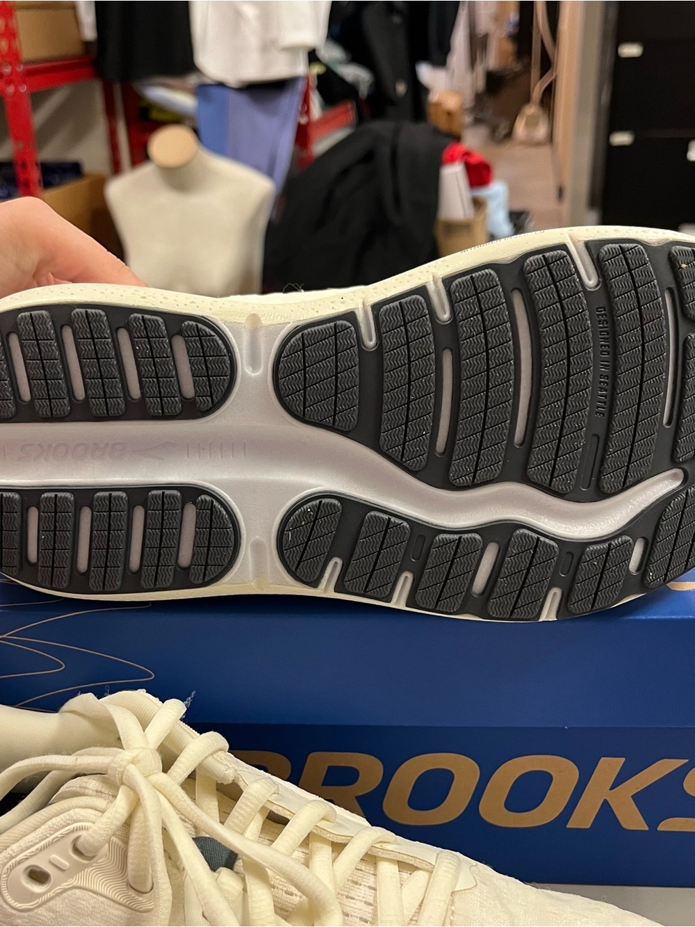 NIB Brooks Ghost Max Cream Textured Tennis Shoe Size 9 - Picture 5 of 8